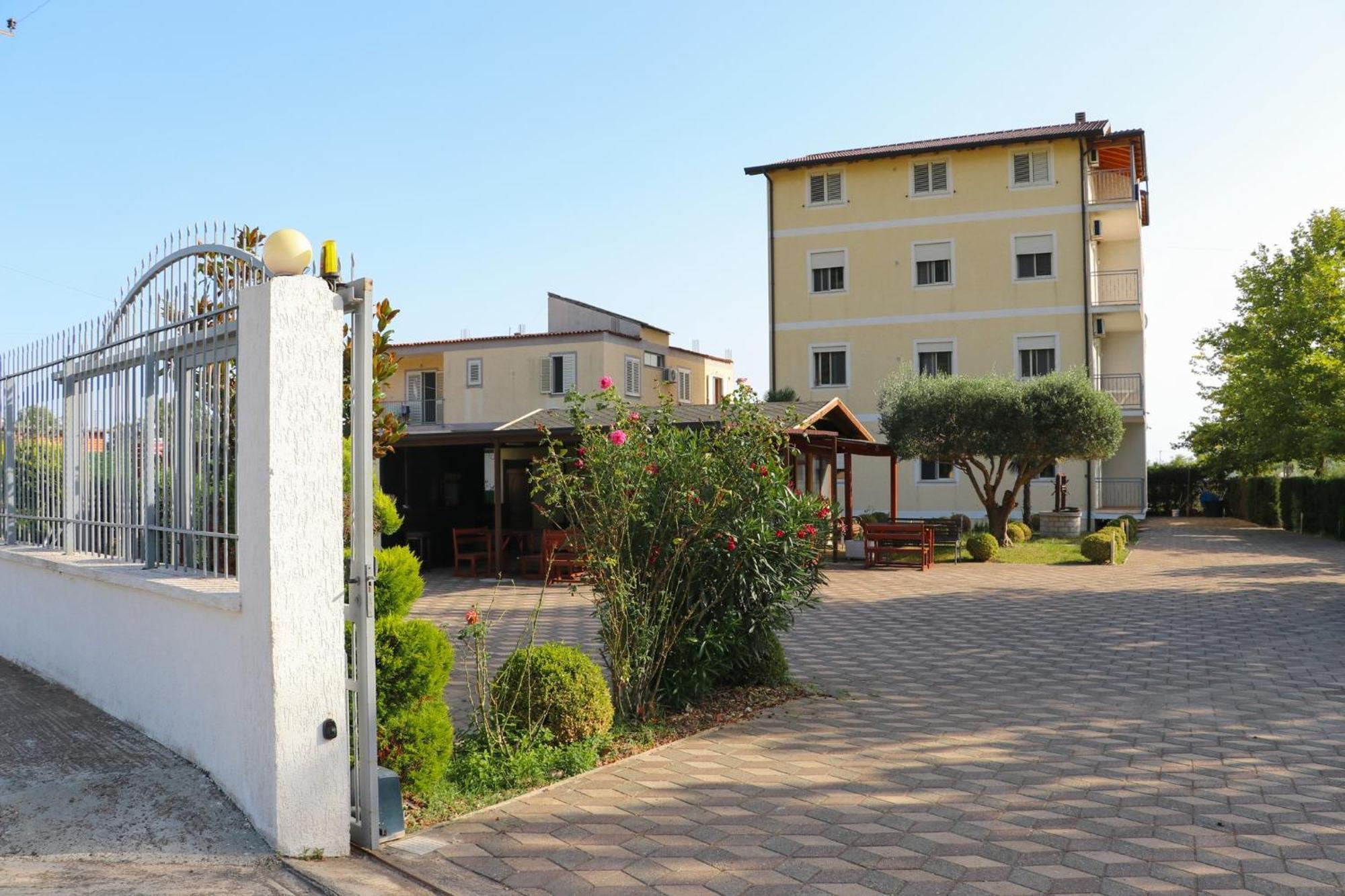 Hotel As Baks-Rrjoll Shkoder Luaran gambar